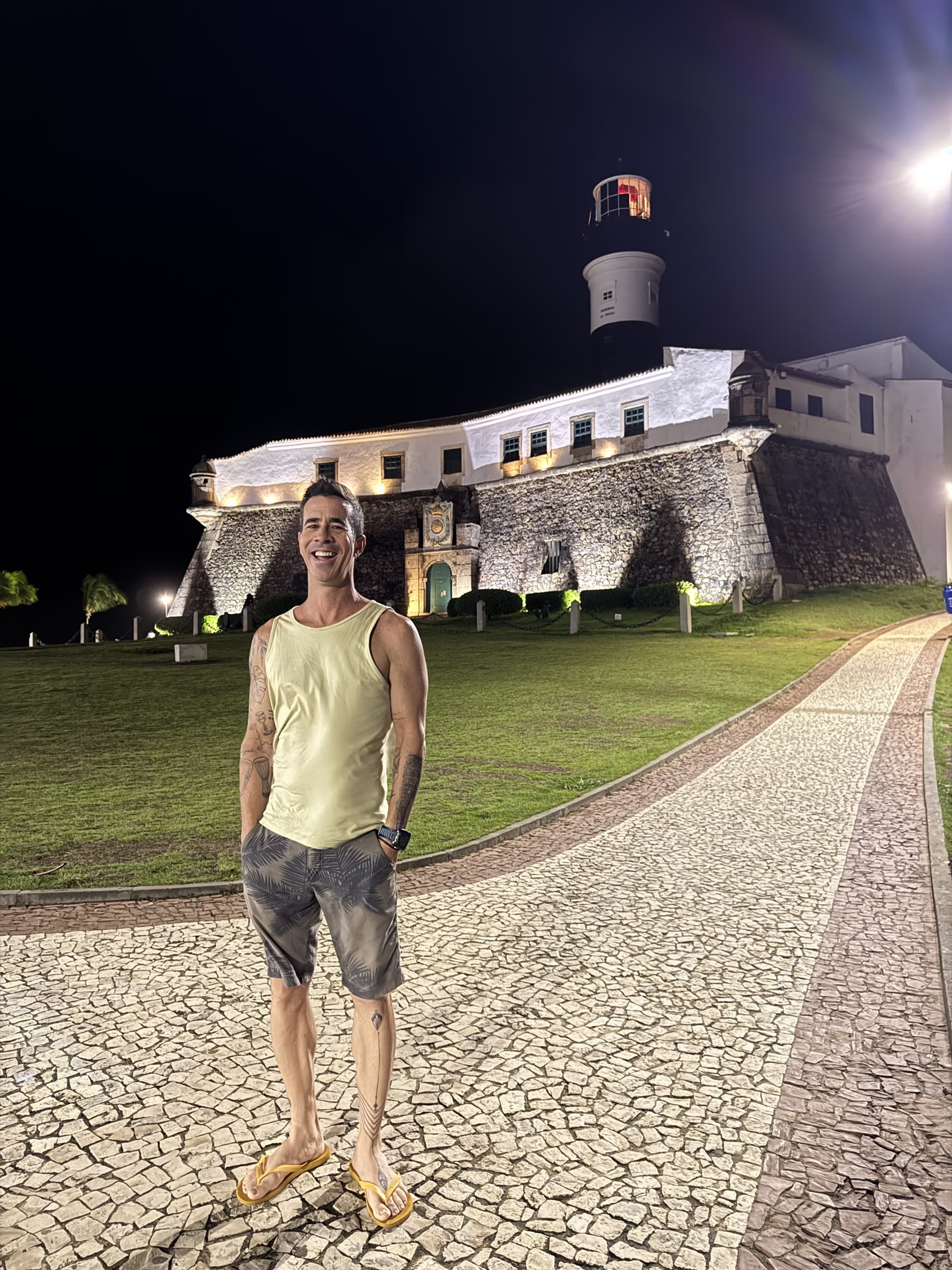 Fabricio numa saída noturna na ilha