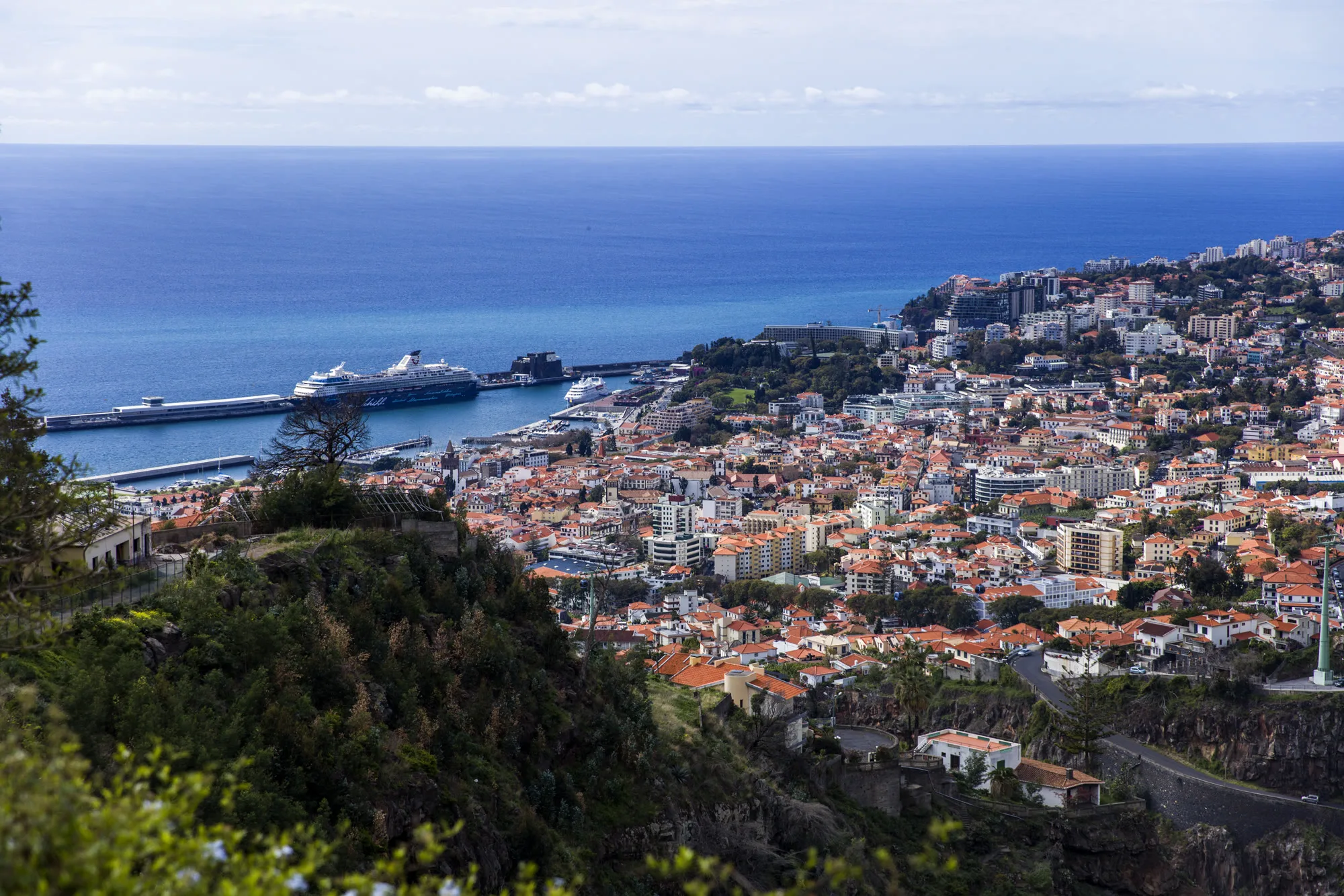 Vista aérea do Funchal, capital da Madeira