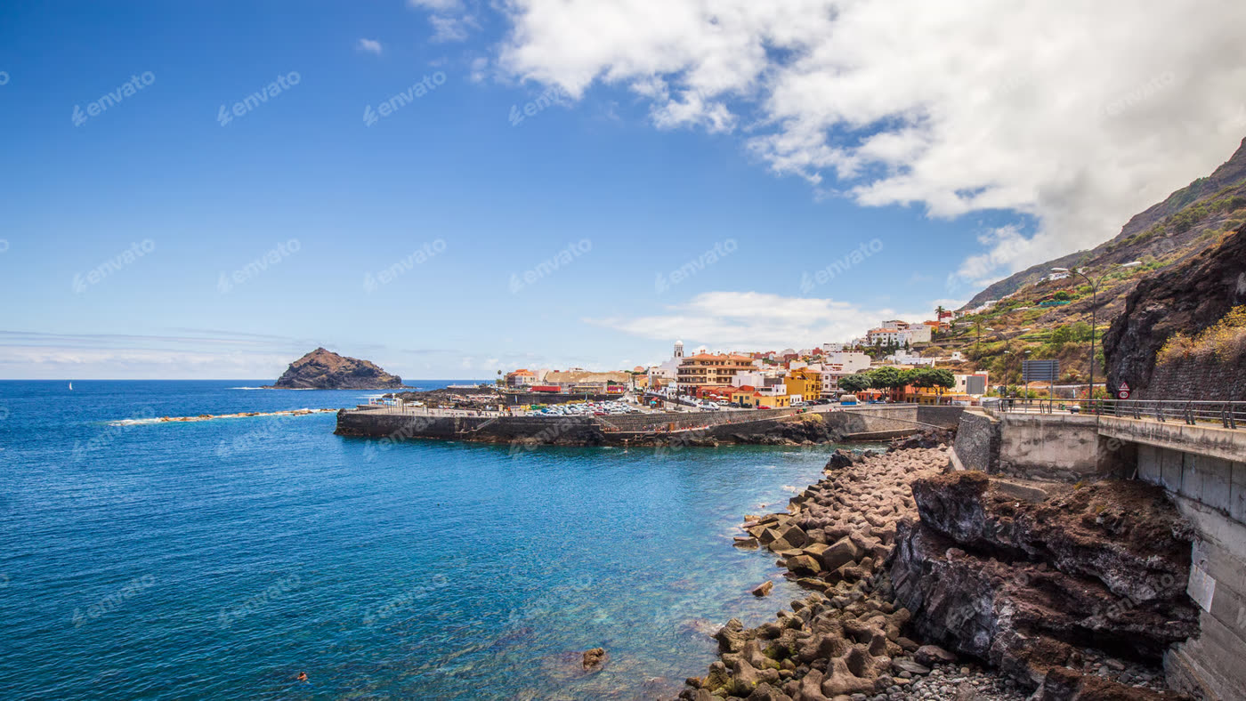 Vila de Porto Moniz, na costa norte da ilha
